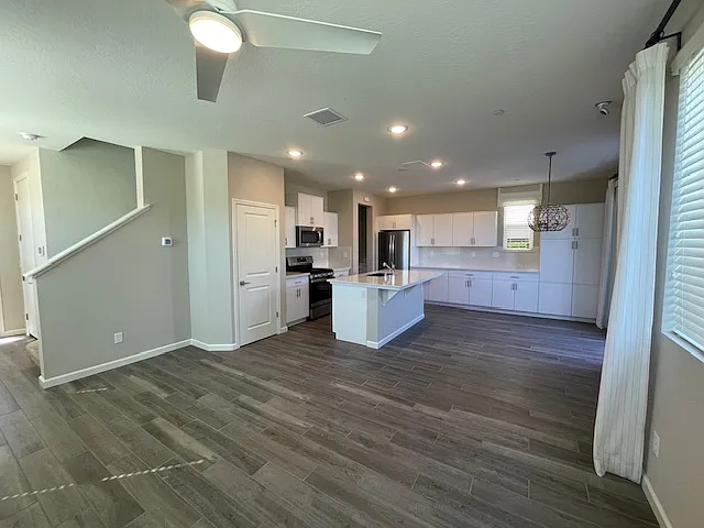 2003 N Perry Ln — Photo 8