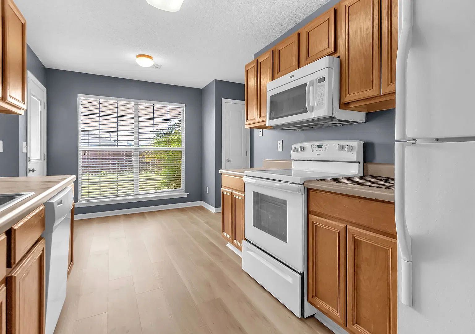 3 bed, 2.0 bath, 1436 sqft, $1,495 — Photo 4