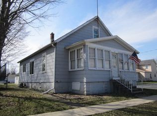 125 Wahlgren Ave, Hinckley, IL 60520