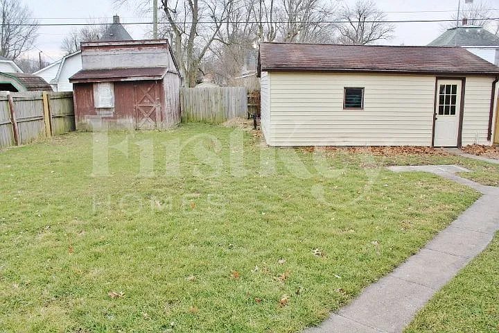 304 E 4th St — Photo 17