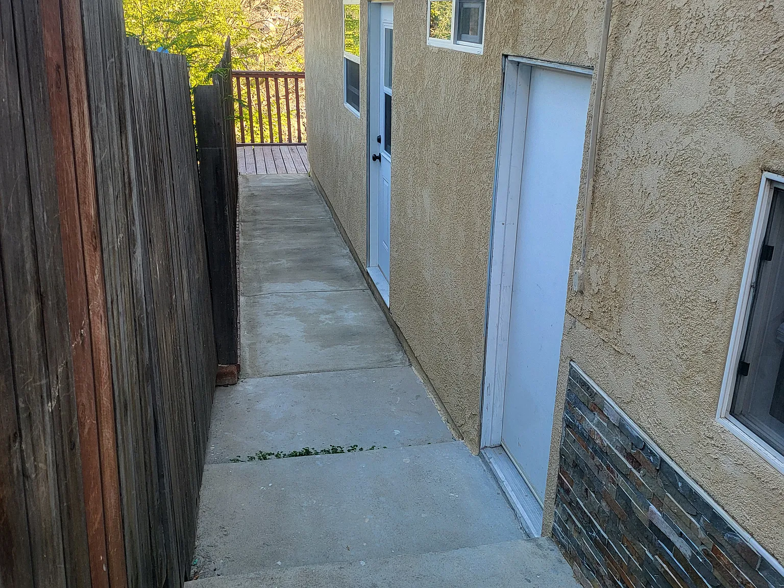 910 Sonora Ave — Photo 1