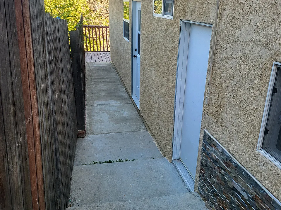 910 Sonora Ave