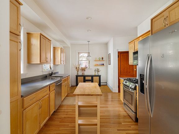 3rd image of 21 Stone Ave Unit 21