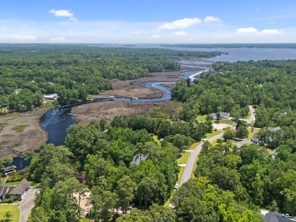 184 White Oak Bluff Road, Stella, NC 28582