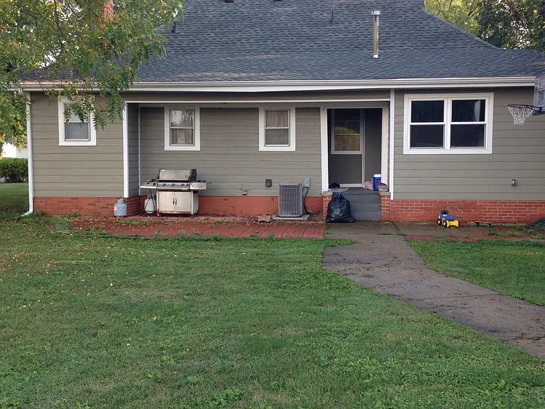 102 W Sherman St — Photo 10