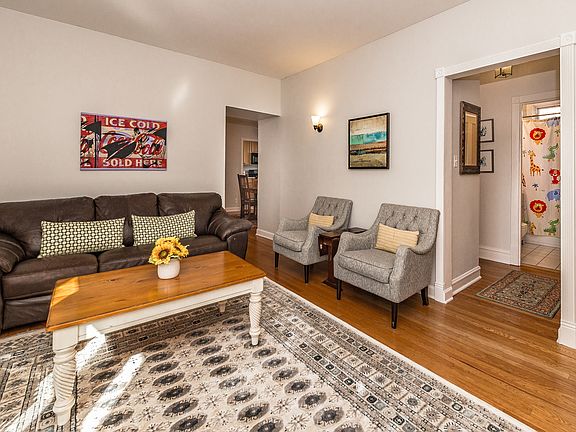 3rd image of 827.5 Forest Ave #2N