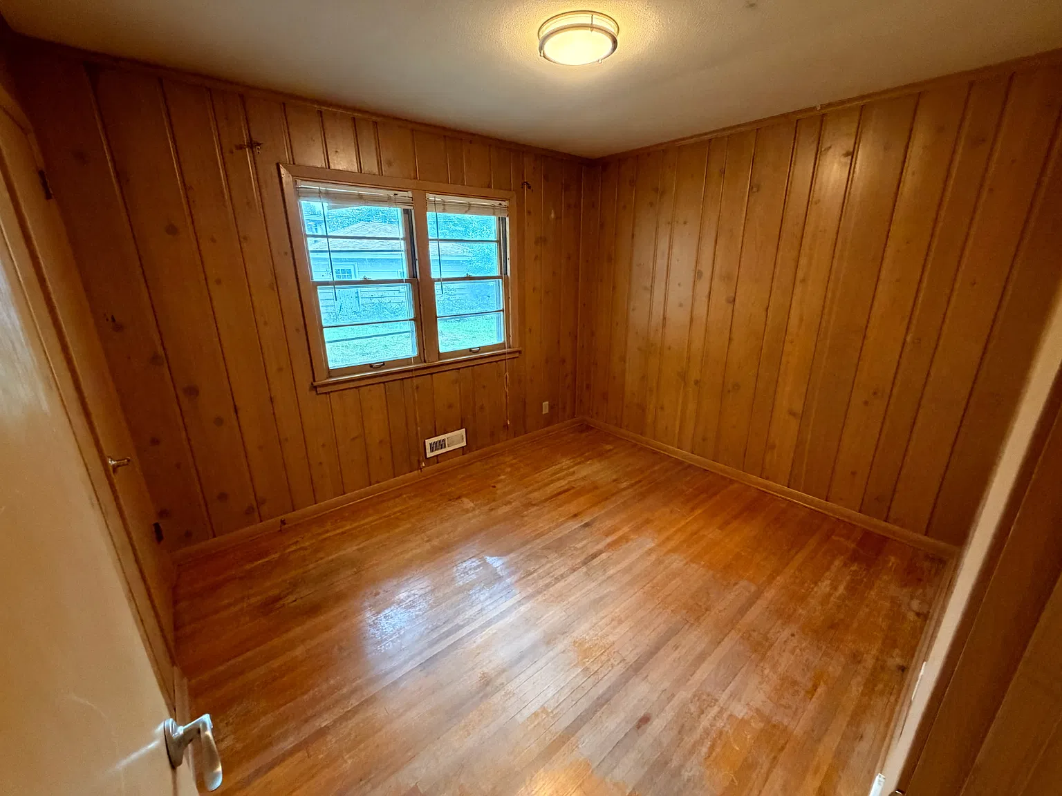 3 bed, 1.5 bath, 1100 sqft, $2,500 — Photo 2