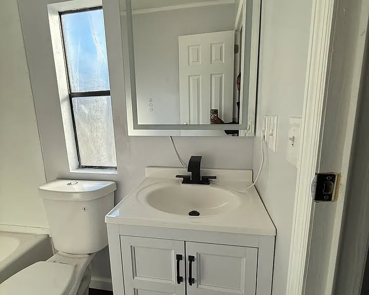 209 Roxbury Cir — Photo 4