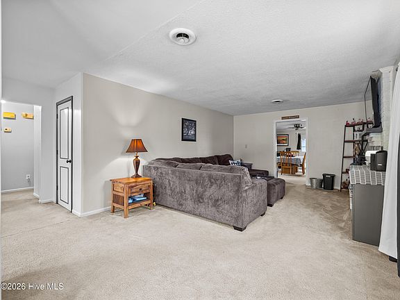 5th image of 407 Dennis Road