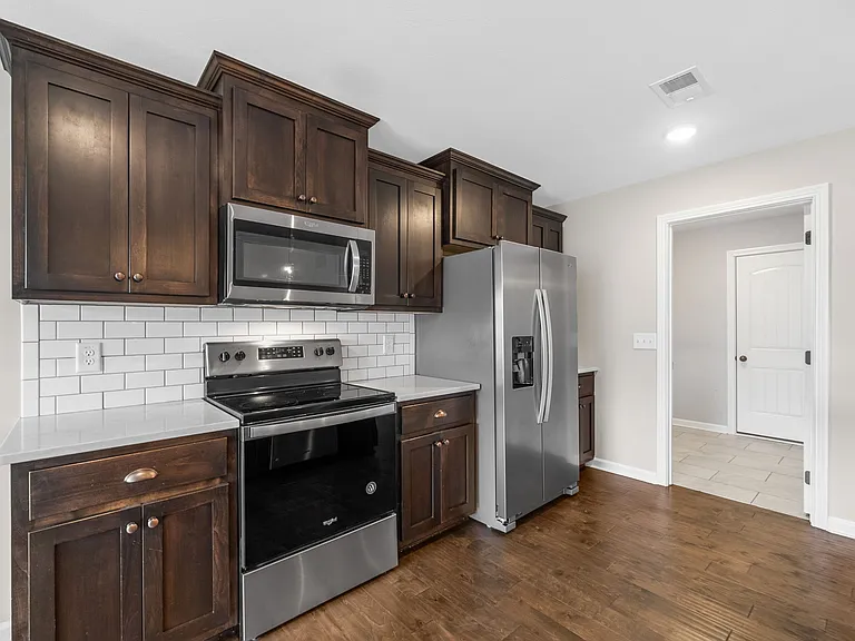 805 Waldon Ct — Photo 11
