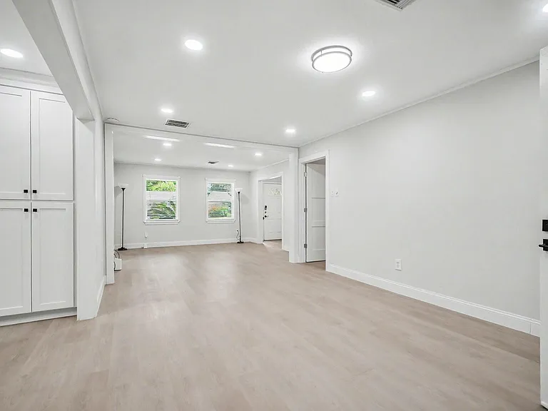9323 Meadowbriar Ln — Photo 15