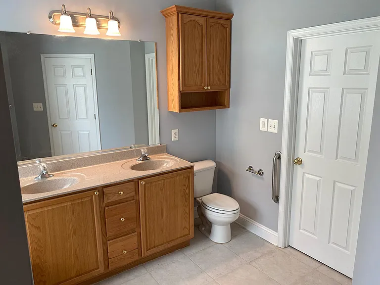 108 Travis Ct — Photo 11