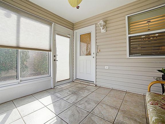 4th image of 1018 Ridgeville Rd