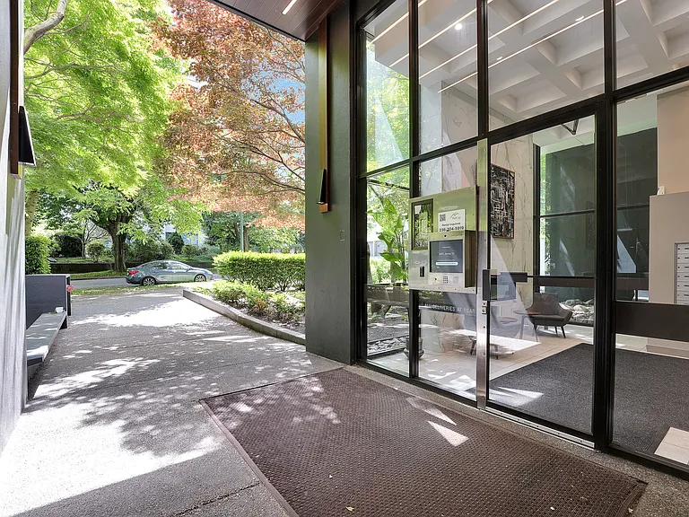 1005 Jervis St — Photo 10