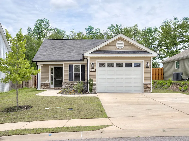 2106 Collier Rd — Photo 2