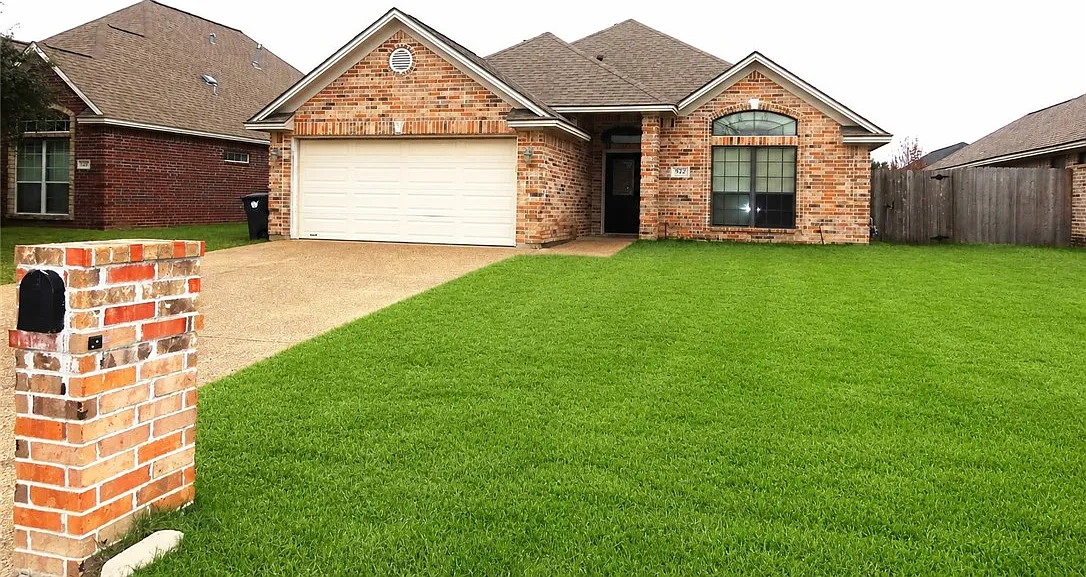 4 bed, 1764 sqft, $2,200 — Photo 1