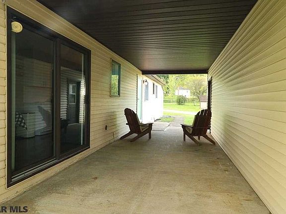 3rd image of 112 Horseshoe Cir