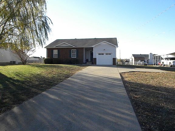 Great long driveway with extra parking space