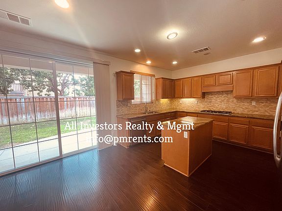 5th image of 1033 Augusta Cir
