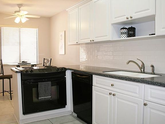 3rd image of 440 Lakeview Dr APT 29