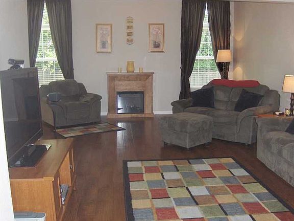 3rd image of 1325 Lake Meadow Dr
