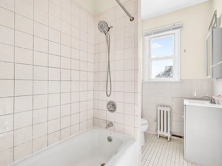 Full Bathroom.