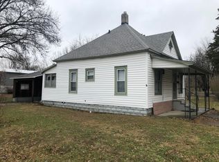 403 Church St, Christopher, IL 62822