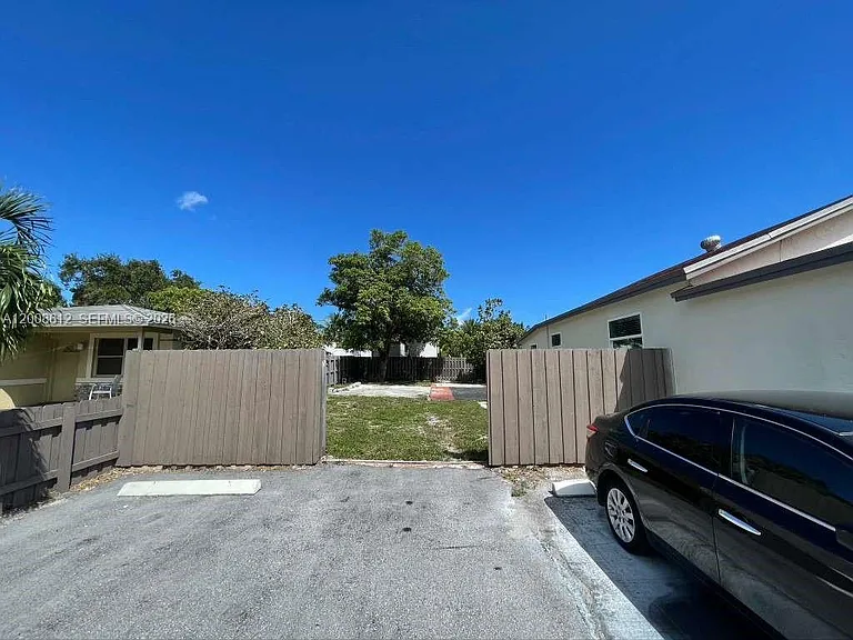 22 NW 14th Ave — Photo 16