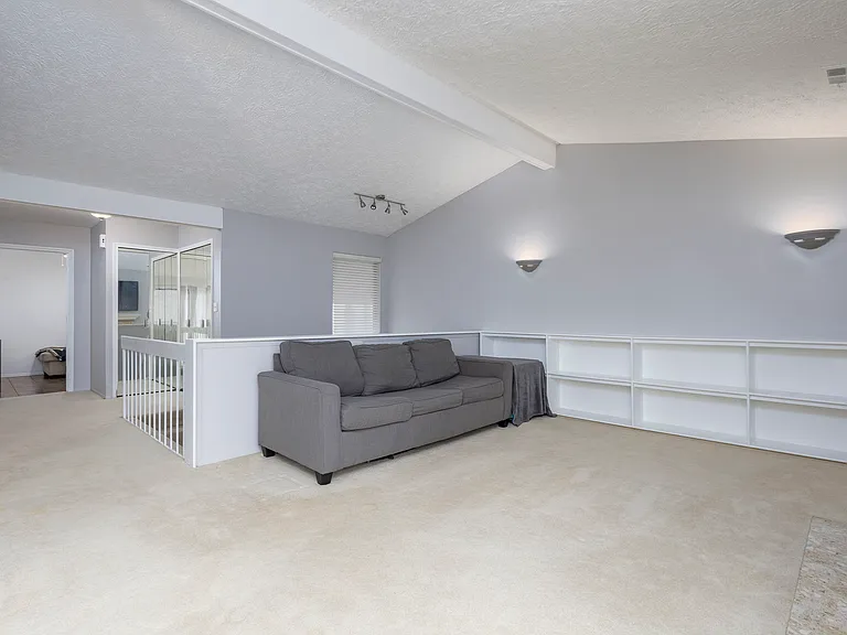 24285 Evergreen Rd — Photo 2