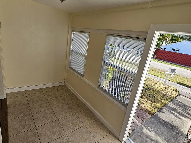 115 E Palm St #117 — Photo 3