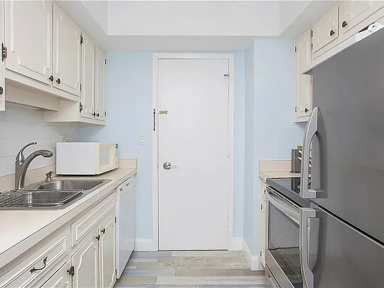 240 Seaview Ct #502 — Photo 4