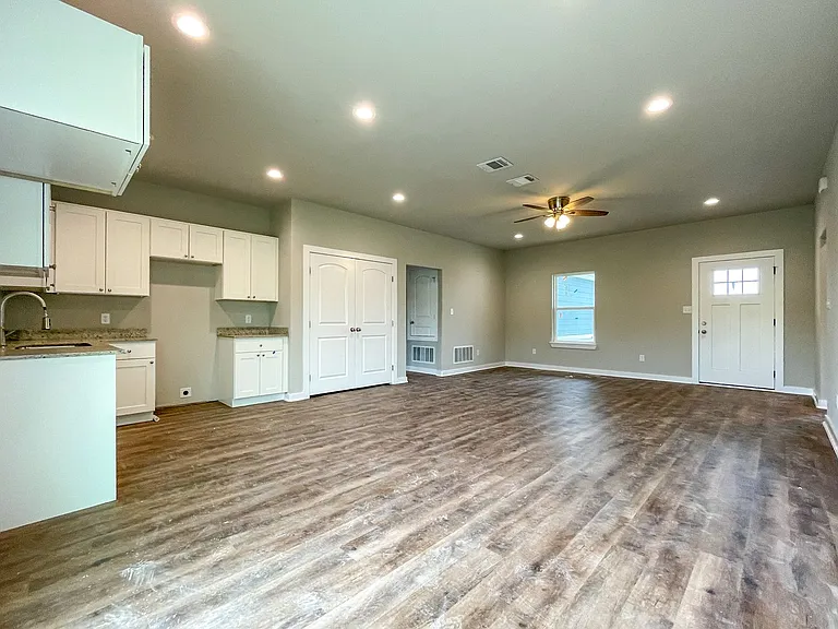 3620 Skylane Ave — Photo 2