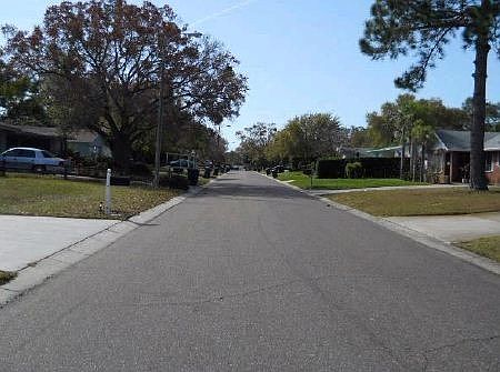 4th image of 913 Dumont Dr