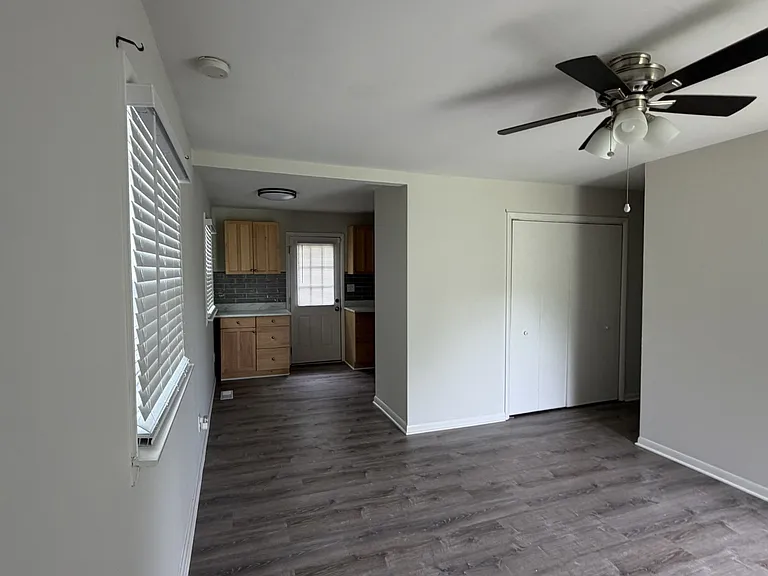 1257 Windsor Dr — Photo 2