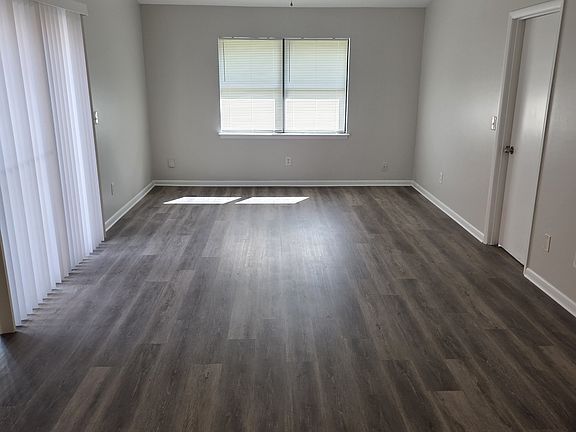 3rd image of 1681 Dogwood Cir #1