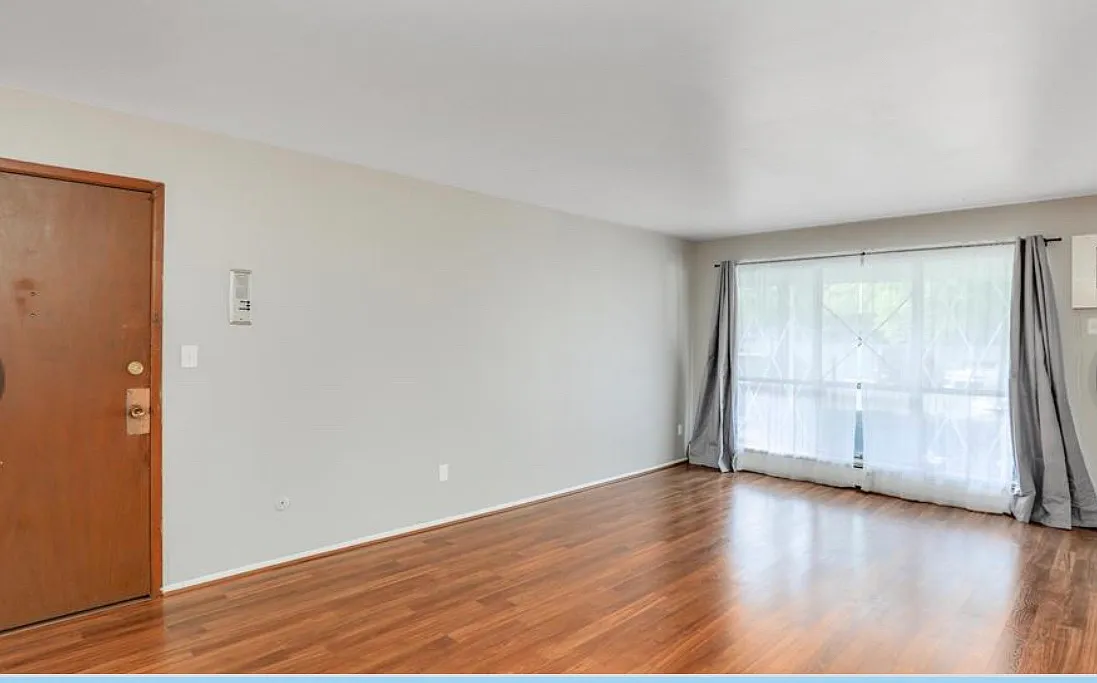 2 bed, 860 sqft, $1,300 — Photo 2