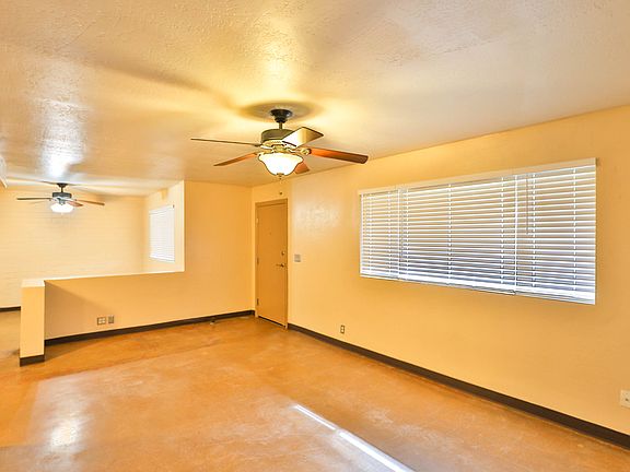 3rd image of 422 S Hall #2