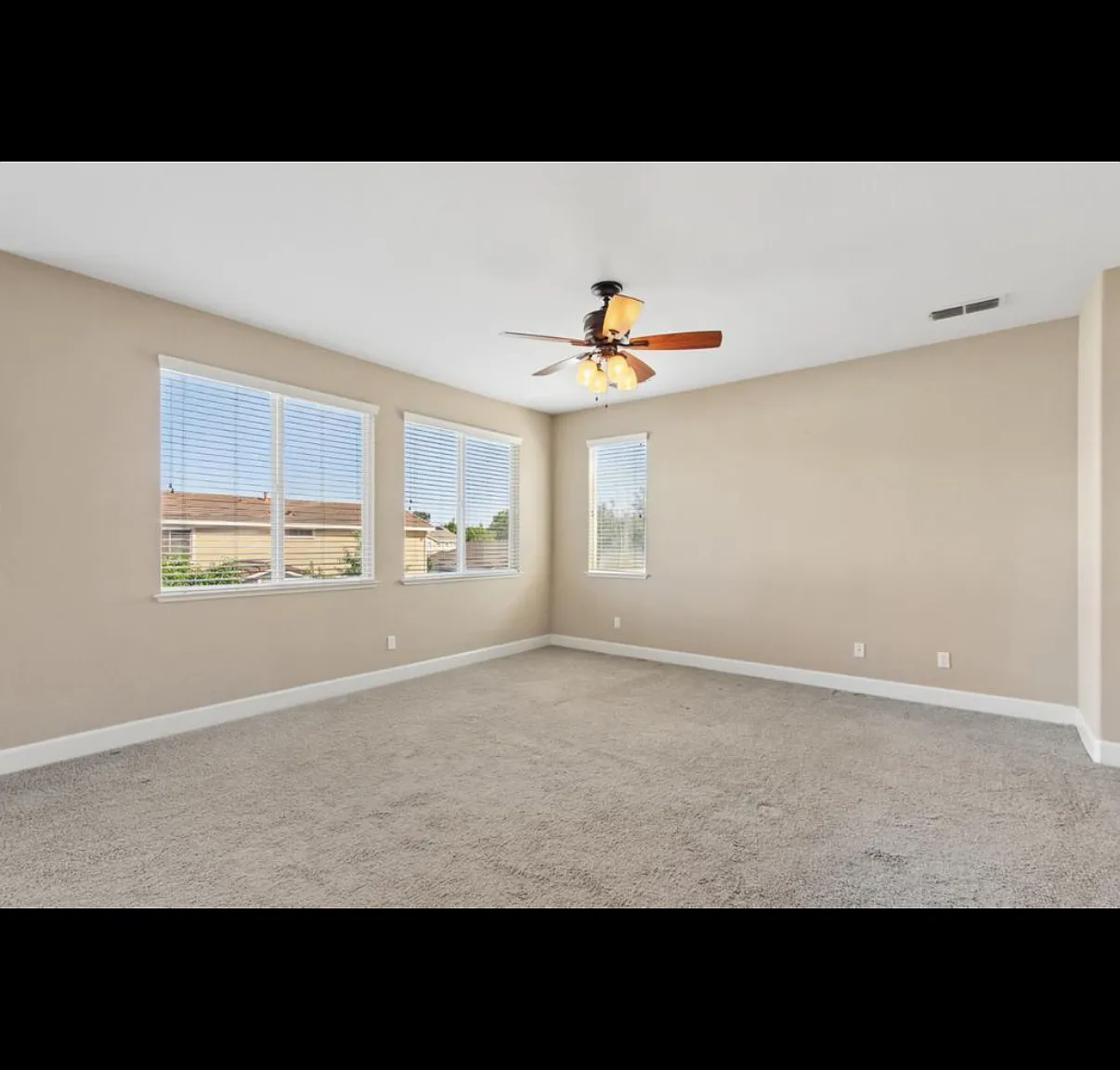 5 bed, 3264 sqft, $1,500 — Photo 3