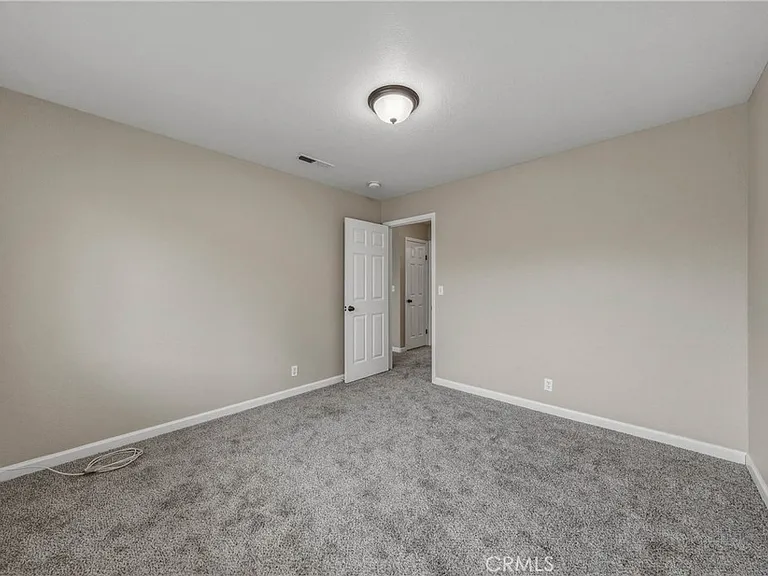 687 Armstrong St — Photo 21