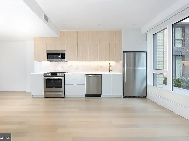 1099 Germantown Ave #THA — Photo 2