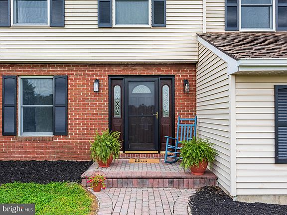 3rd image of 102 Heidi Ln