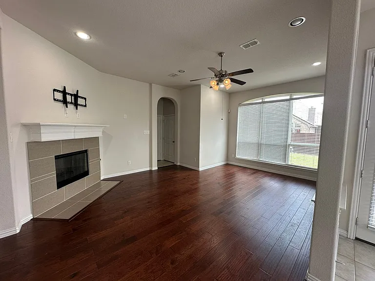 5660 Domer Dr — Photo 4