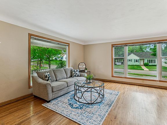 5th image of 801 Idaho Ave W