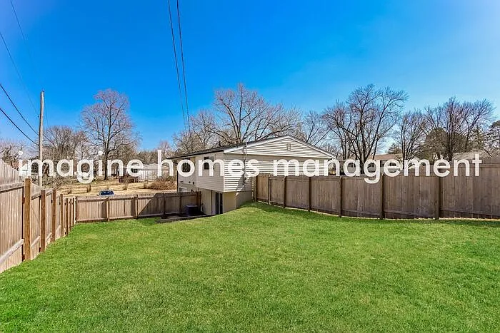 1117 Burgundy Ln — Photo 11