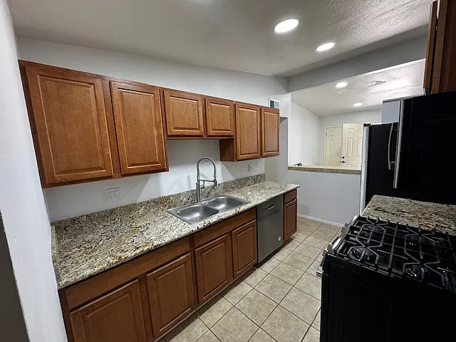 4 bed, 1227 sqft, $1,800 — Photo 3