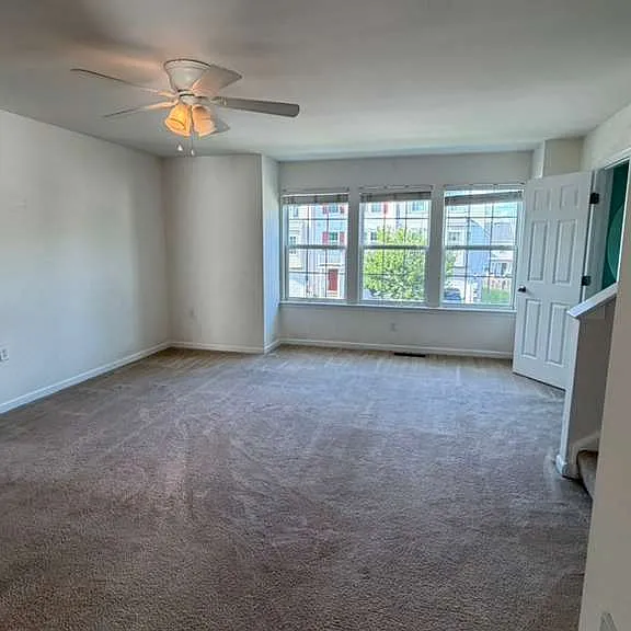 38 Lombard Ln — Photo 5