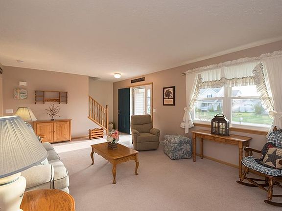 5th image of 637 Alexis Dr