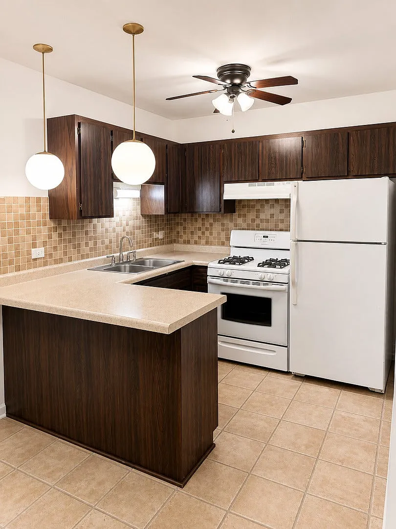 2 bed, 1.0 bath, 800 sqft, $1,650 — Photo 2
