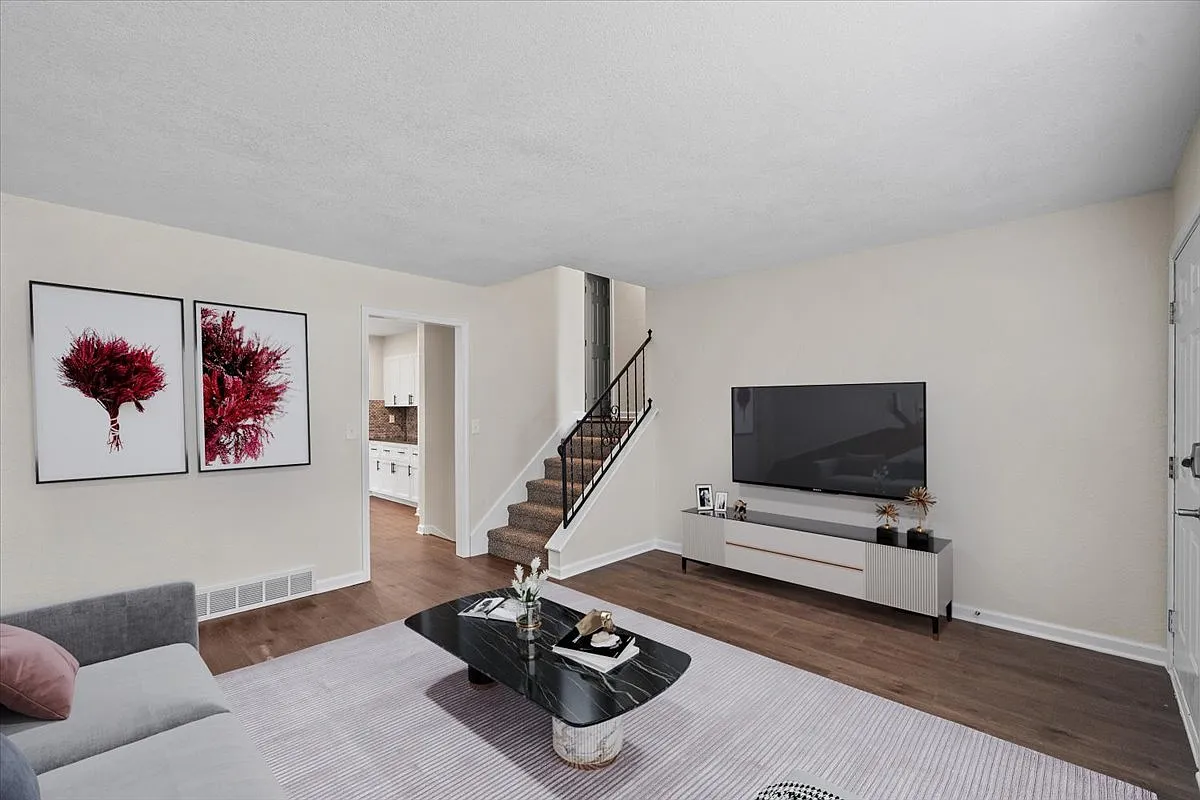 3 bed, 1100 sqft, $1,850 — Photo 4