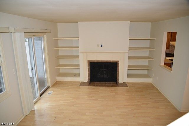 1st image of 19 Carriage Ln #19